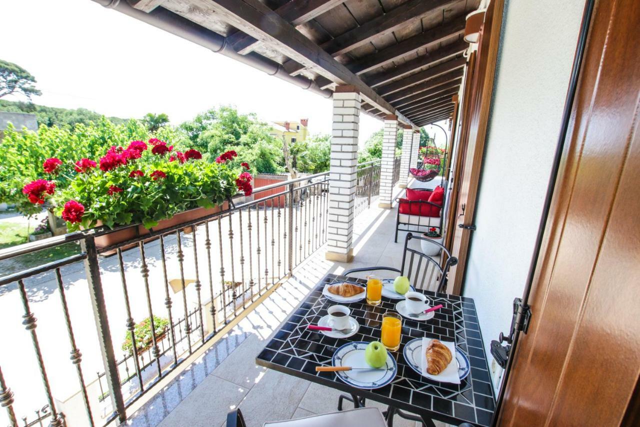 Apartment Dori โปเรช ภายนอก รูปภาพ
